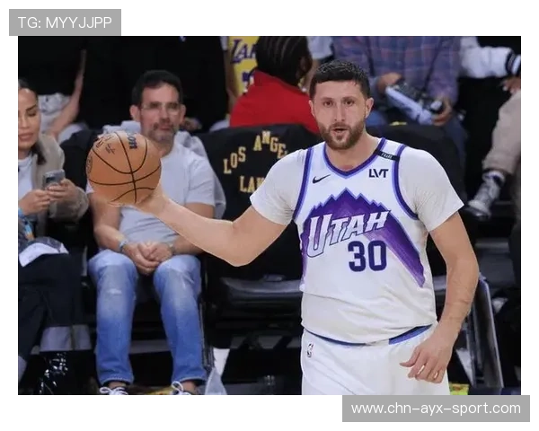 NBA太阳努尔基奇禁区卡位赢下关键篮板，助力球队迈向胜利